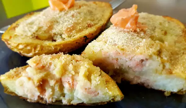 Oven-Baked Potatoes with Smoked Salmon Filling