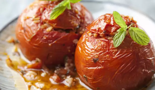 Stuffed Tomatoes with Chicken Meat