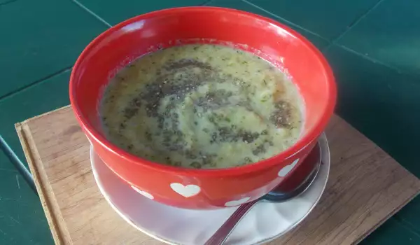 Broccoli, Zucchini and Chia Soup