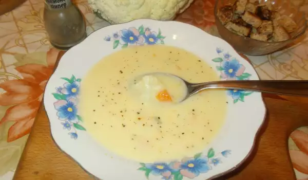 Soup with Cauliflower and Milk