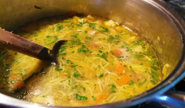 Vegan Vegetable Soup with Leeks and Mushrooms