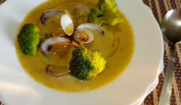 Leek, Clam and Broccoli Soup