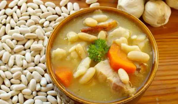 Pub Style Bean Soup with Meat