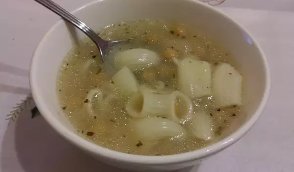 Soup with Macaroni, Chickpeas and Herbs