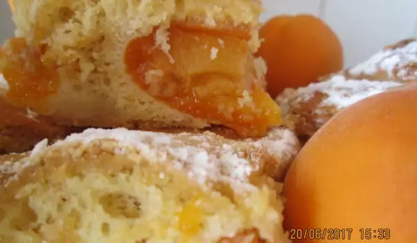 Seasonal Apricot Cake