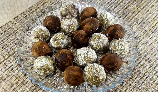 Raw Candies with Dates and Sesame Tahini