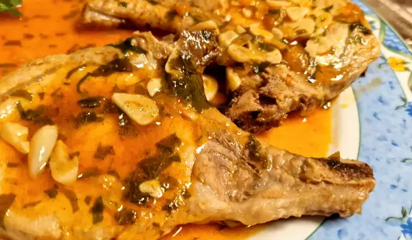 Pork Cutlets with Garlic and White Wine