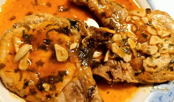 Pork Cutlets with Garlic and White Wine