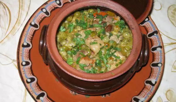 Pork with Peas in a Clay Pot