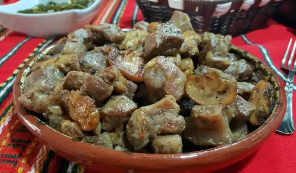 Appetizing Pork with Onions and Mushrooms