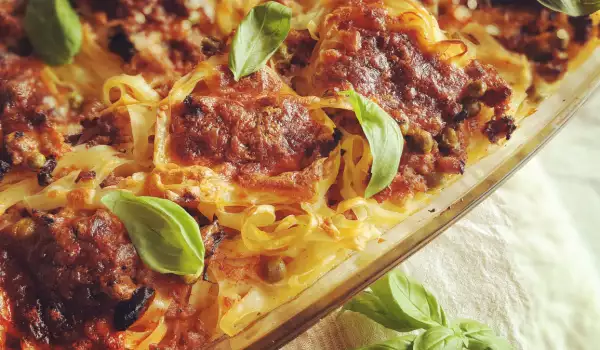 Oven-Baked Tagliatelle with Minced Meat and Tomatoes