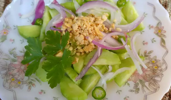 Thai Salad with Peanuts