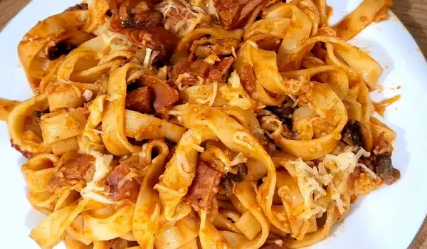 Tagliatelle with Ham and Field Mushrooms