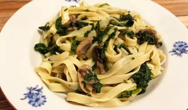 Tagliatelle with Mushrooms and Spinach