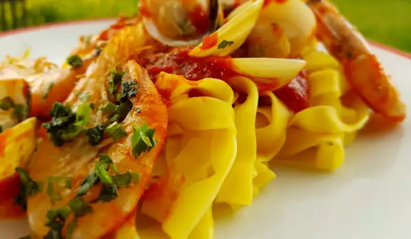 Tagliatelle with Seafood and Tomato Sauce