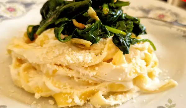 Creamy Tagliatelle with Spinach and Parmesan