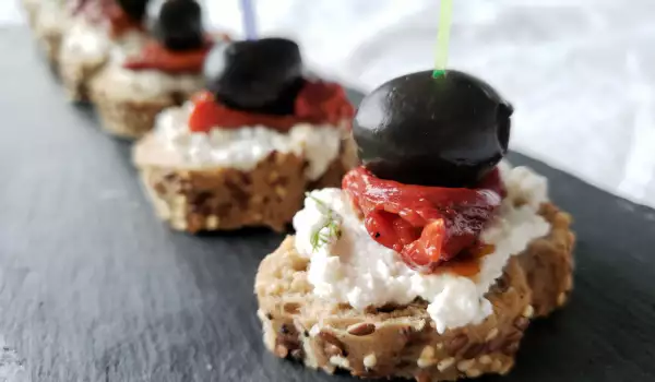 Party Bites with Cottage Cheese and Roasted Peppers