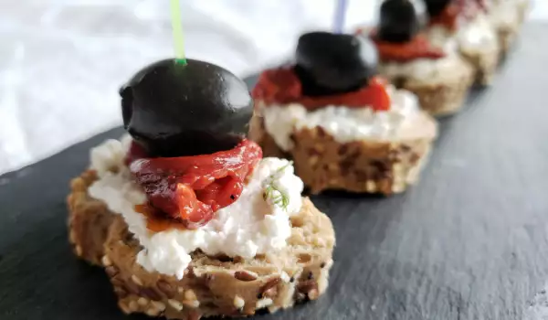 Party Bites with Cottage Cheese and Roasted Peppers