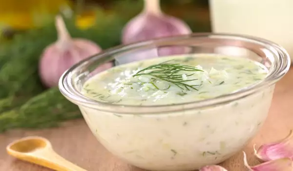 Classical Bulgarian Tarator (Cold Cucumber Soup)
