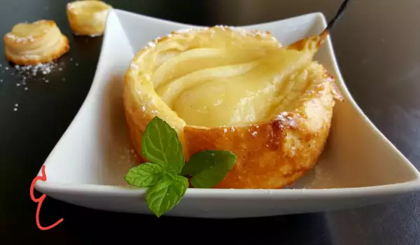 Tartlets with Pears and Cream