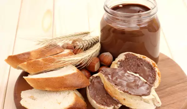 Homemade Chocolate Spread with Hazelnuts