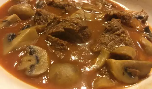 Easy Beef Goulash with Mushrooms