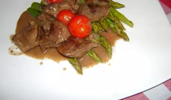 Beef in Sauce with Asparagus and Cherry Tomatoes