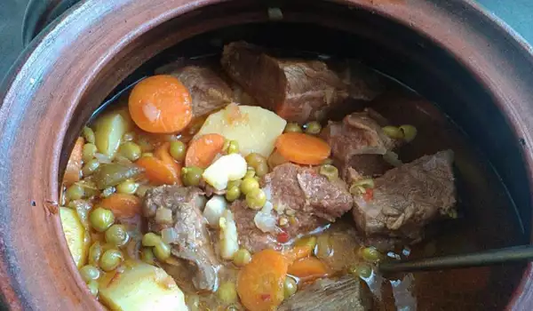 Beef with Peas and Potatoes in a Clay Pot