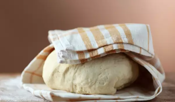 Universal Dough for Mekitsi and Pitas