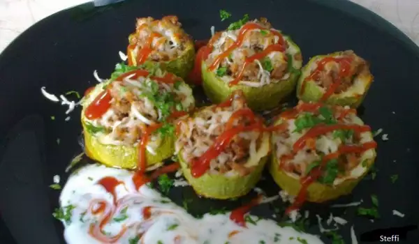 Stuffed Zucchini with Mince and Cheese in the Oven
