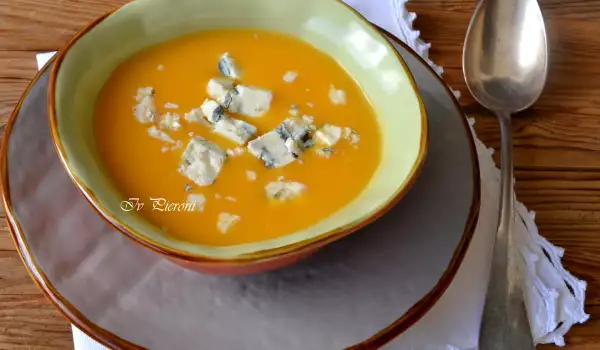 Pumpkin Cream Soup with Parmesan and Gorgonzola