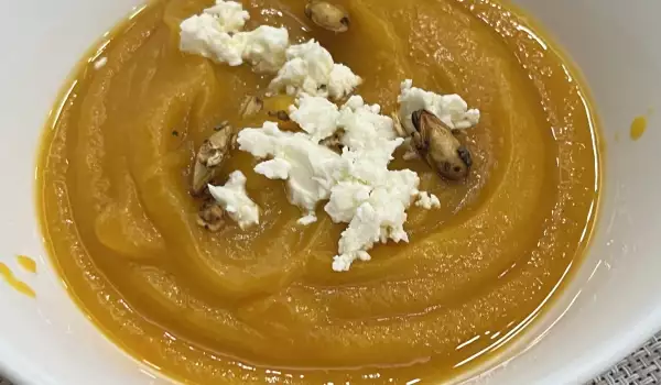 Vegan Pumpkin Soup with Cinnamon