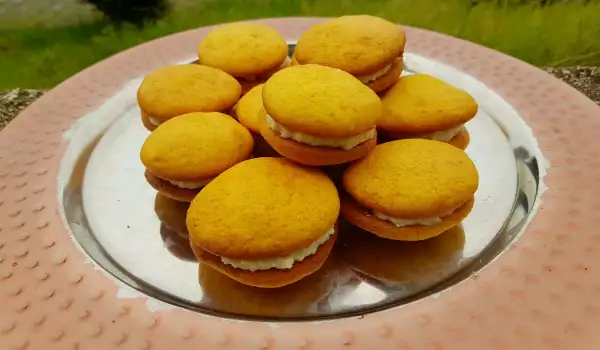 Stuck Together Pumpkin Biscuits with Delicious Filling