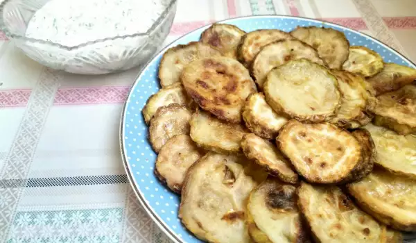 Fried Zucchini with Yogurt-Mayonnaise Sauce