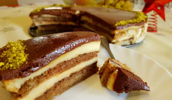 Vanilla Cream and Chocolate Ganache Cake