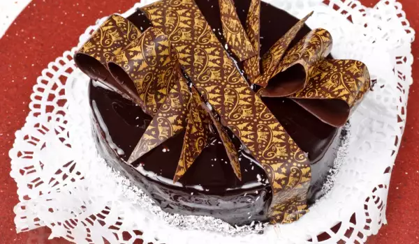 How to Make a Chocolate Ribbon for a Cake?