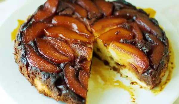 Cake with Caramelized Pears