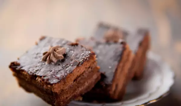 Brownie Cake with Nuts