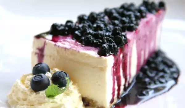 Biscuit Cheesecake with Blueberry Jam