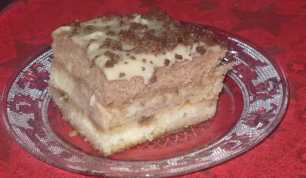 Cake with Homemade Cream and Walnuts