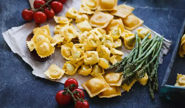 What is the Difference Between Tortellini and Ravioli?