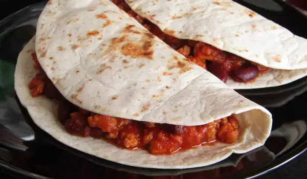 Spicy Tortillas with Minced Meat and Beans