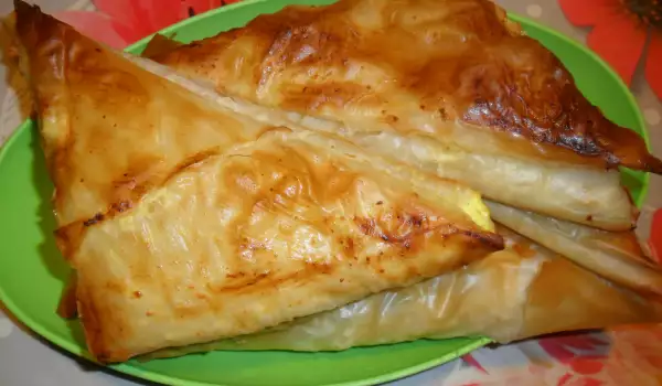 Triangular Phyllo Pastries with Ready-Made Sheets