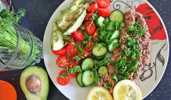 Arranged Tuna and Avocado Salad