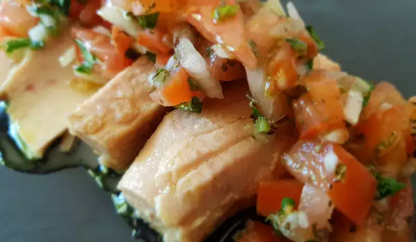 Tuna with Tomatoes, Garlic and Spices