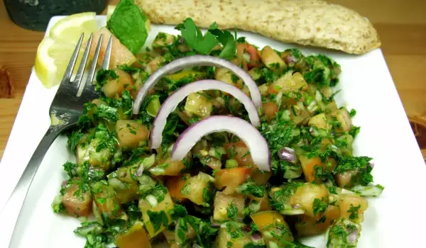Turkish Salad with Tomatoes and Parsley