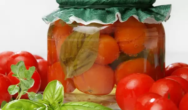 Cherry tomatoes in jars