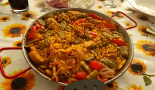 Valencian Paella with 3 Types of Meat