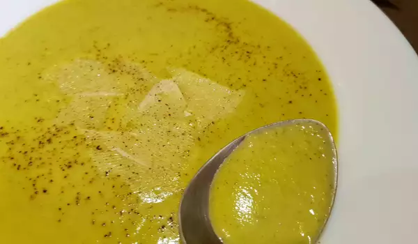 Avocado and Zucchini Cream Soup