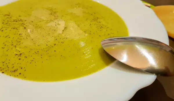 Avocado and Zucchini Cream Soup